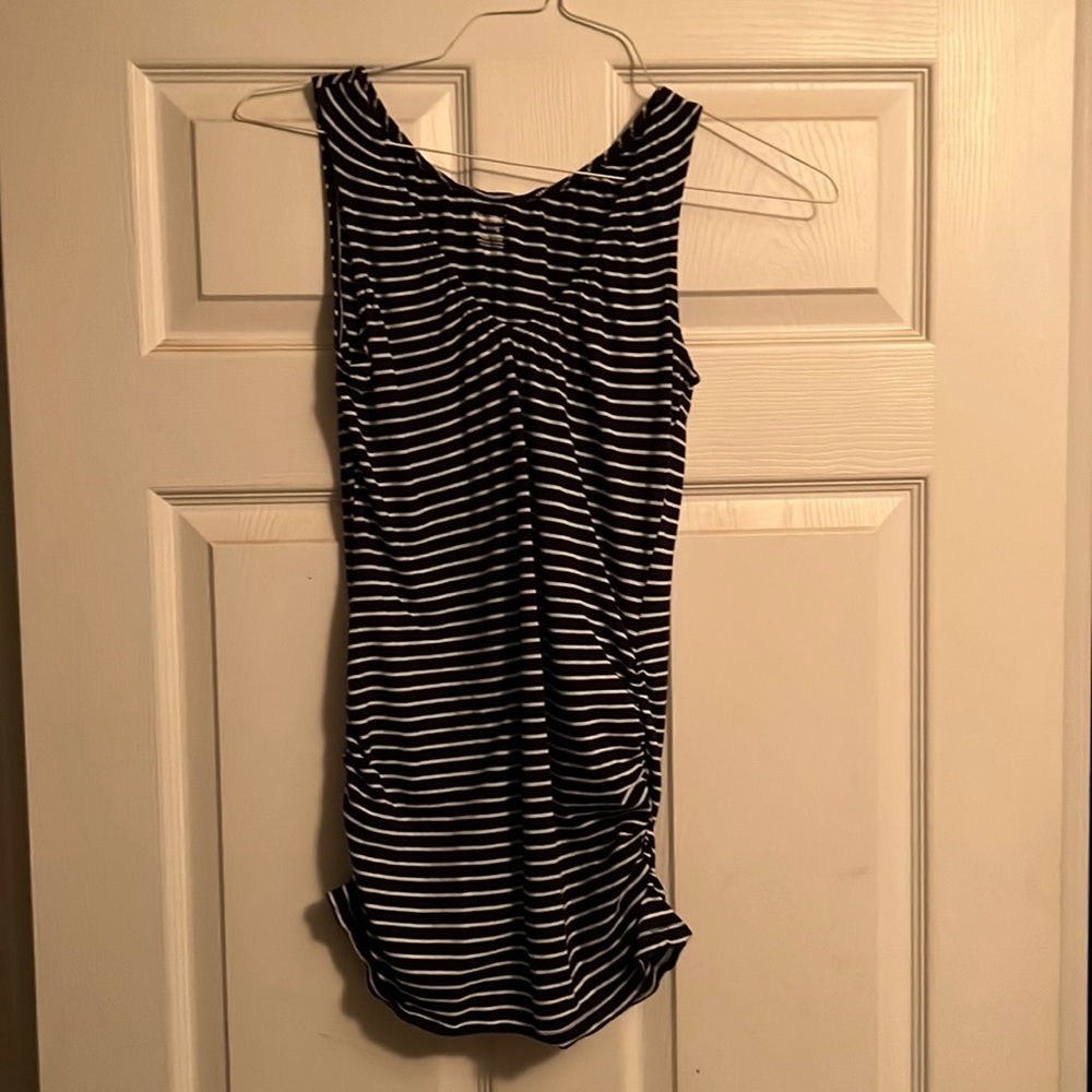 😀 motherhood nursing top size small